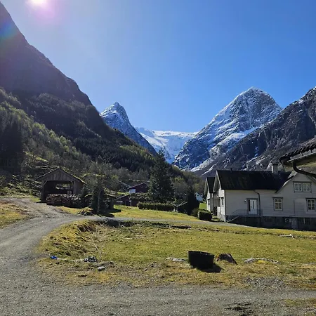 Trollbu Aabrekk Gard Briksdalsbre